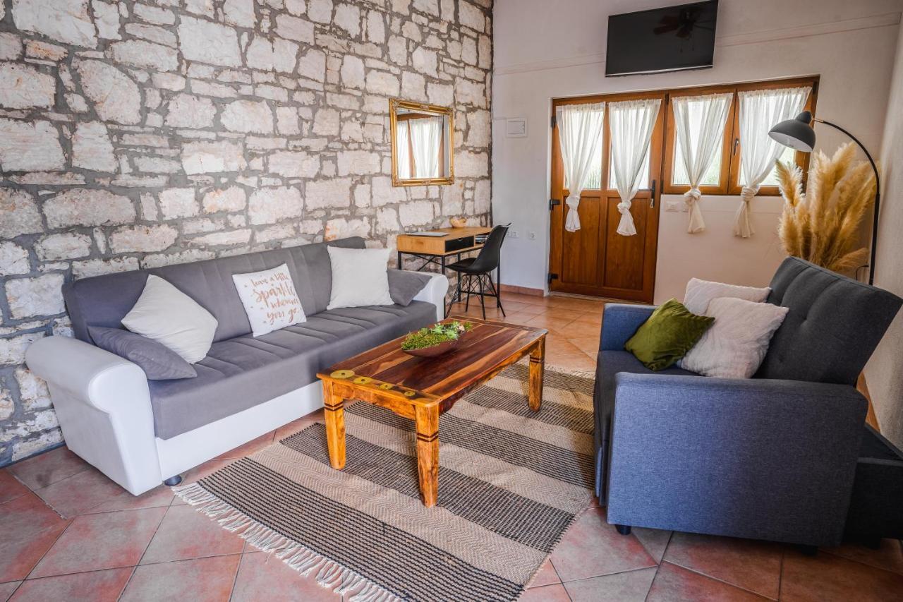 Sveti Lovreč Pazenatički Lavanda Apartments & Room מראה חיצוני תמונה